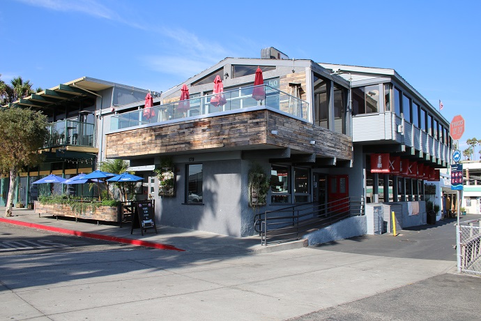 Take a California Bar Crawl at Redondo Beach Pier